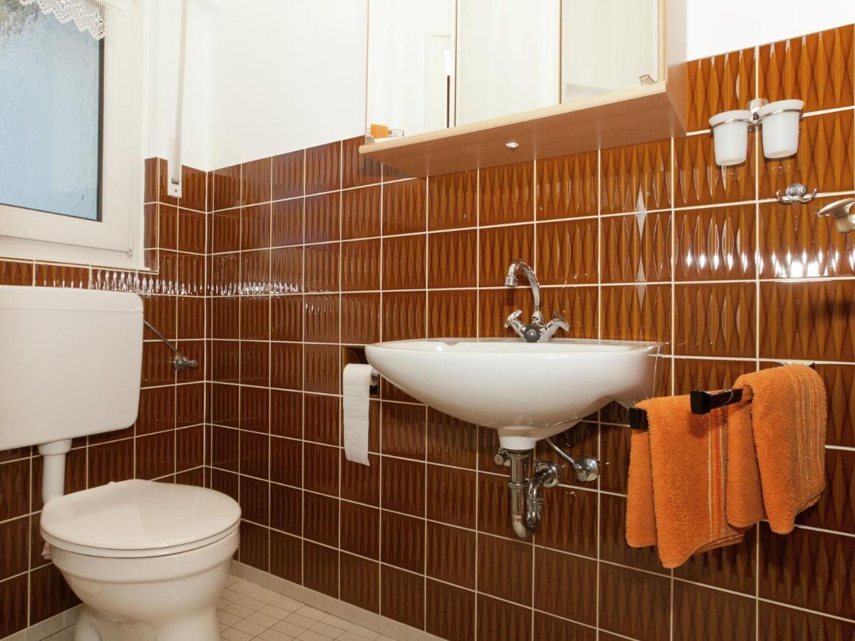 Serene Apartment In Meschede With Balcony Grevenstein Bagian luar foto