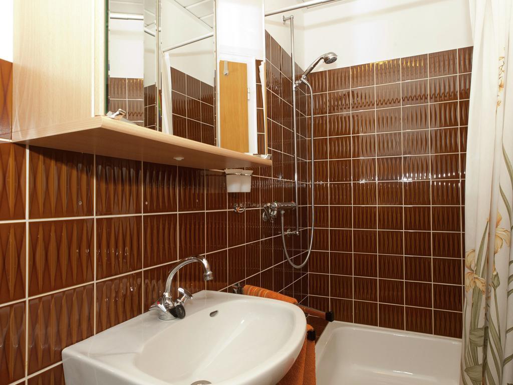 Serene Apartment In Meschede With Balcony Grevenstein Bagian luar foto